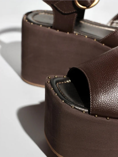 FLORA CHOCOLATE  -  Sandalias en cuero para mujer
