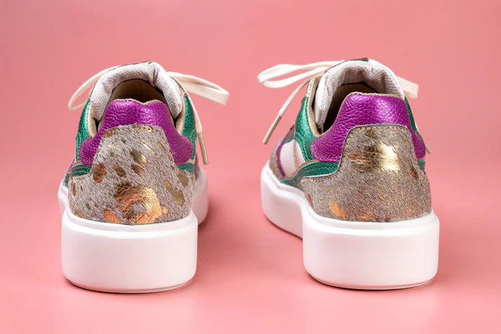 LARA DORADO - Zapatilla en cuero para mujer.