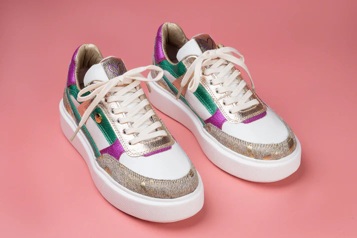 LARA DORADO - Zapatilla en cuero para mujer.